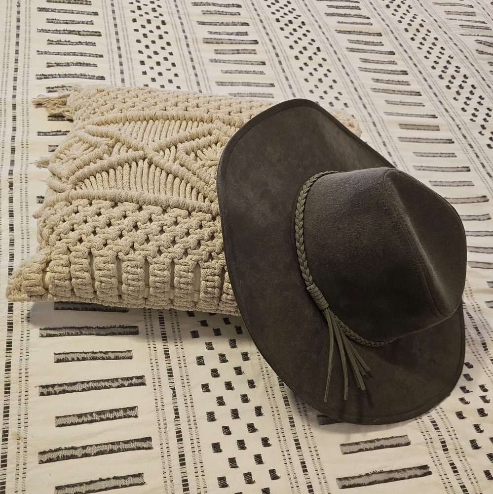 NEW - Women's boho chic hat - dark green - NEVER WORN